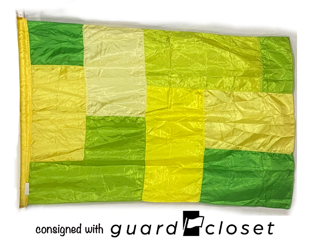 7 green/yellow block flags